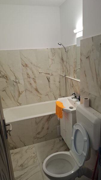 Titan, Policlinica, 5 minute metrou